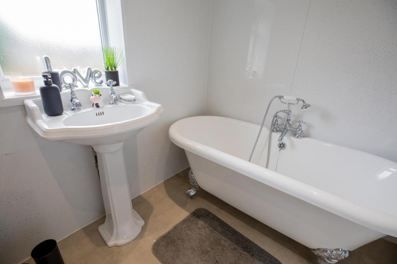 Og Stays Ii- 3Bedroom House Near Nissan & Stadium, Free Parking 선덜랜드 외부 사진