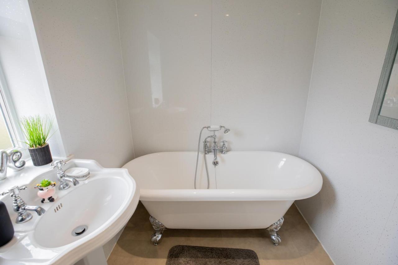 Og Stays Ii- 3Bedroom House Near Nissan & Stadium, Free Parking 선덜랜드 외부 사진