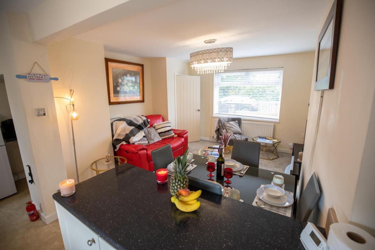 Og Stays Ii- 3Bedroom House Near Nissan & Stadium, Free Parking 선덜랜드 외부 사진
